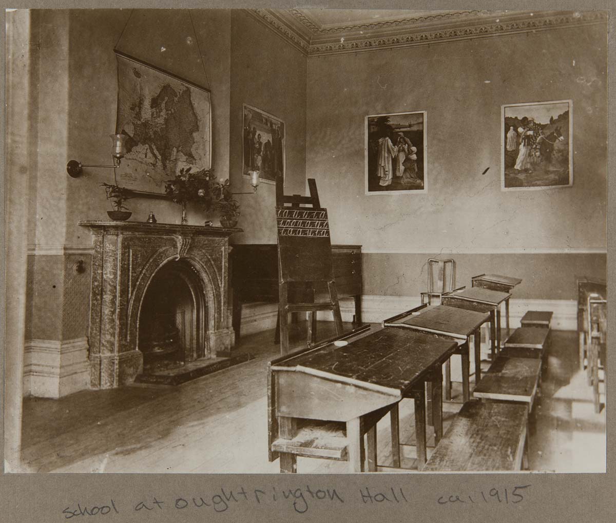 84.1.1660.443 School Room