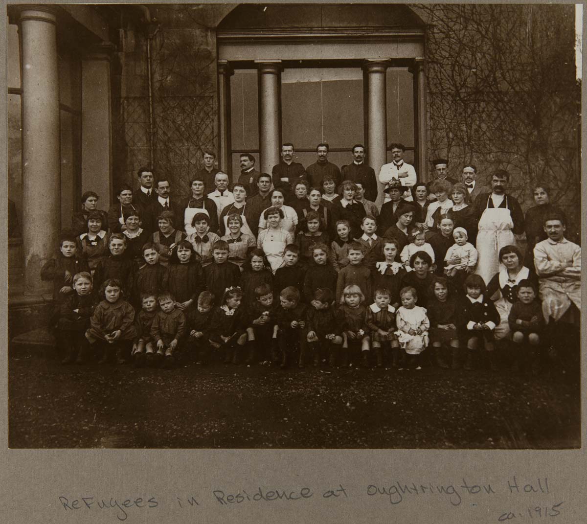 84.1.1660.505 Refugees Outside Hall