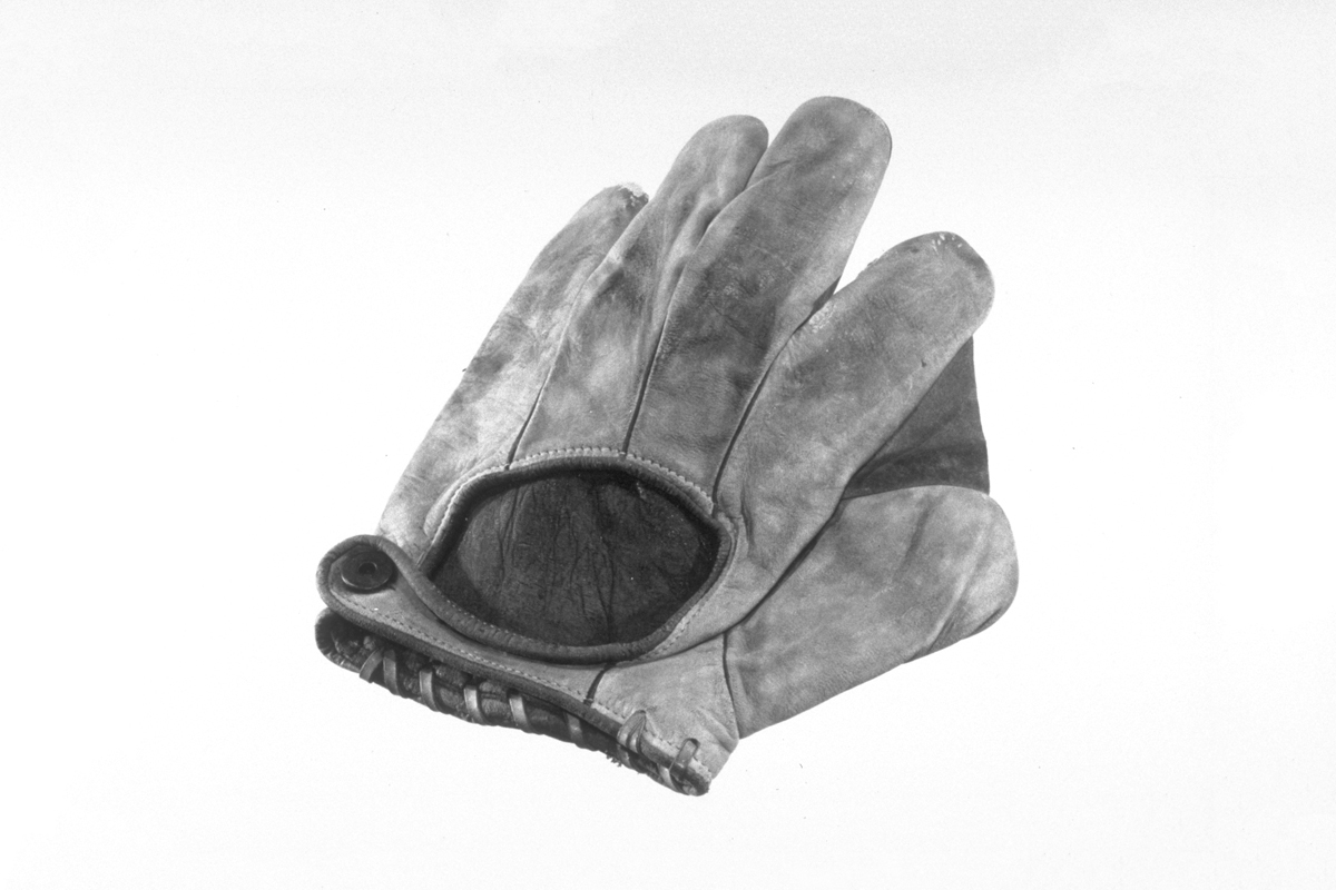 Black-and-white image of baseball glove