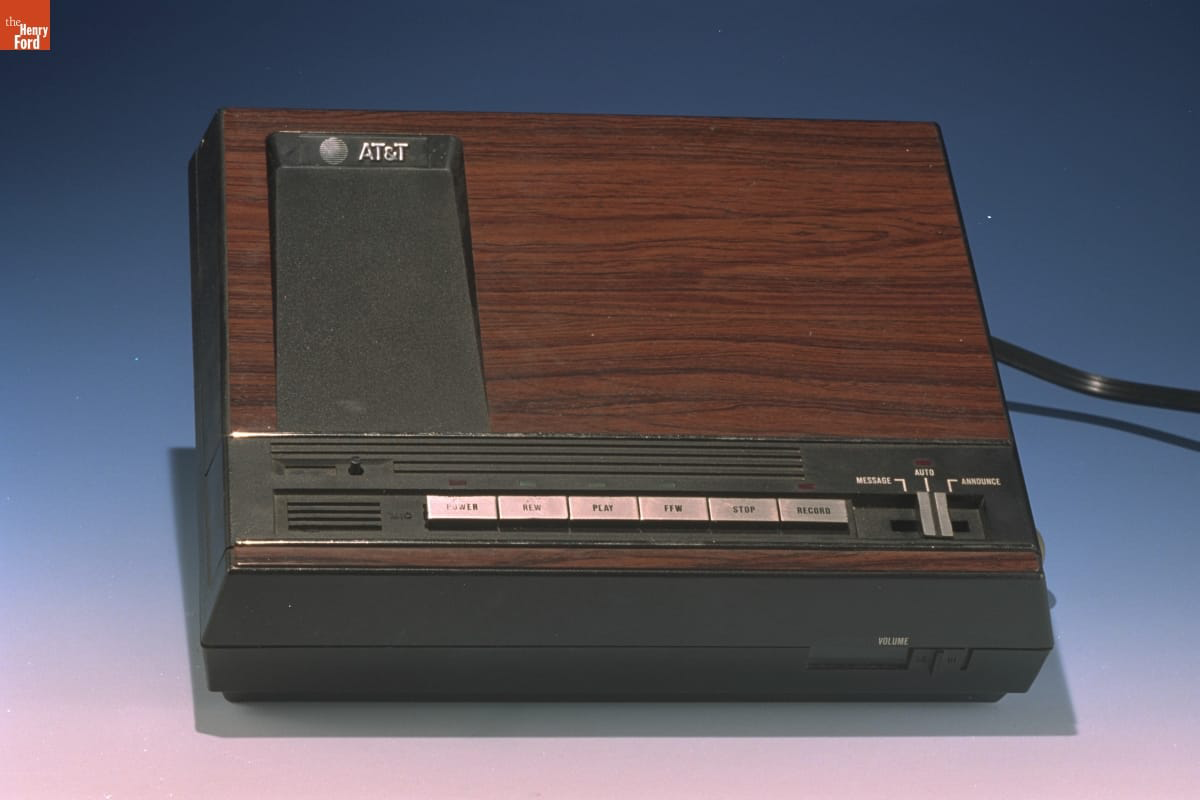 AT&T Model 2100 Telephone Answering Machine, circa 1983 / THF323526 