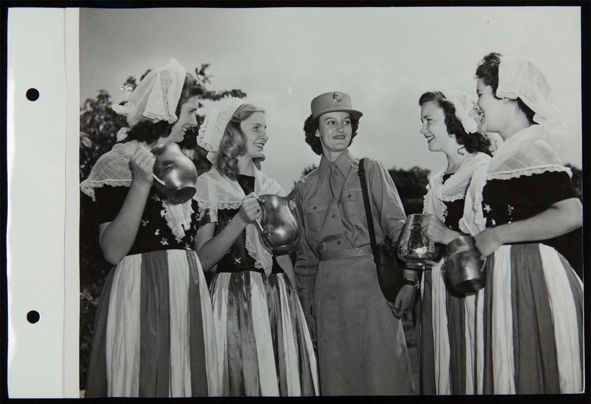 “Molly Pitchers” and Women’s Army Corps recruiter, August 4, 1943