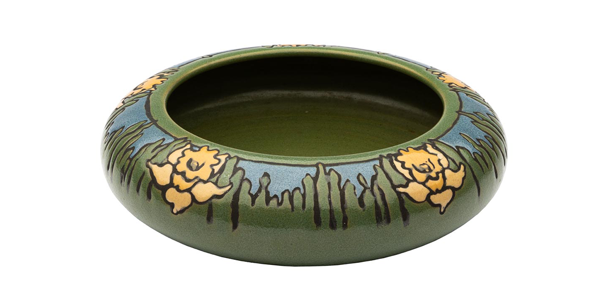 Daffodil centerpiece bowl, designed by Edith Brown, decorated by Sara Galner, dated March 1914